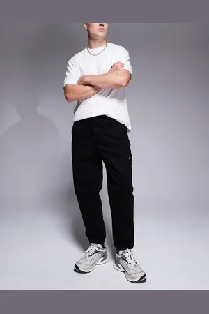 Armani Exchange Pantalones cargo negros con bajos ajustados de