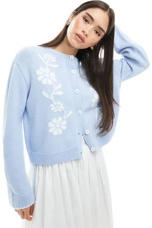 Miss Selfridge Cárdigan azul empolvado con diseño floral en contraste de jacquard de punto de