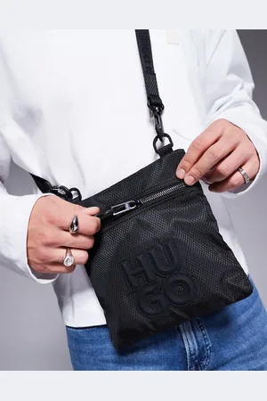 HUGO BOSS Bandolera negra con logo apilado Malick de