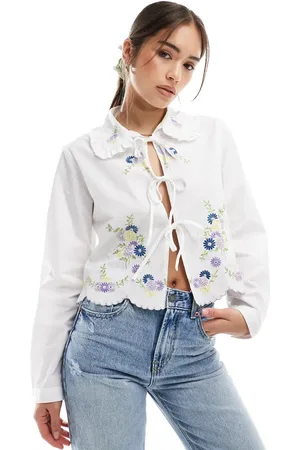 Object Camisa blanca con bordados florales y lazada delantera de
