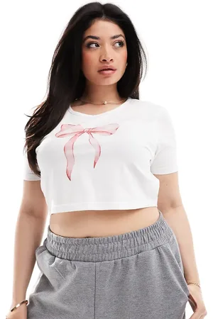 Kaiia Camiseta blanca con diseño encogido y estampado de lazo de Plus