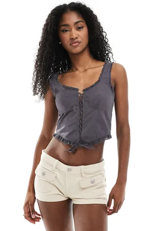 Monki Top corsetero negro apagado con detalle de cordones y volantes en los bordes de