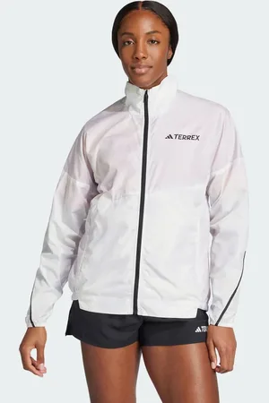 adidas Chaqueta cortavientos gris y blanca con estampado Terrex Multi de