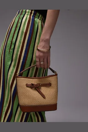 MANGO Bolso bombonera color estructurado con diseño entretejido y detalle de hebilla de -Marrón