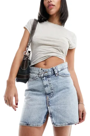 ASOS Minifalda vaquera con cintura cruzada en la parte delantera y lavado claro de -Azul