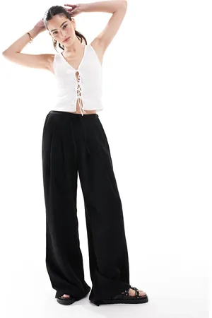 New Look Top de tirantes con lazadas delanteras de punto liso de