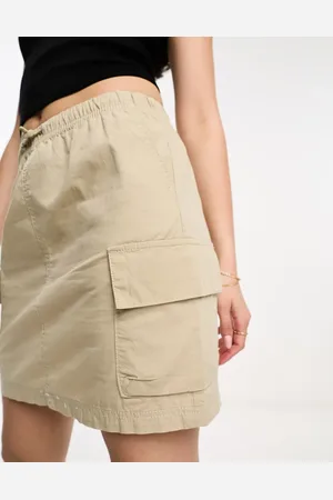 New Look Minifalda cargo color piedra con bolsillos de