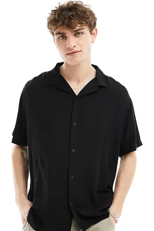 Reclaimed Camisa negra de manga corta y corte cuadrado con cuello de solapas de viscosa de