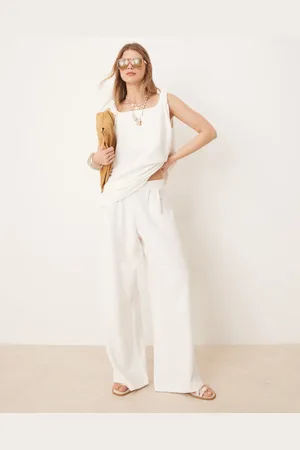ASOS Pantalones blancos de pernera ancha con pinzas delanteras de bouclé de