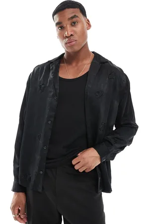 ASOS Camisa negra de satén con cuello de solapas pronunciado y diseño de corazones de abalorios de