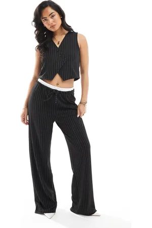 Pieces® Pantalones de sastre negros de pernera ancha con raya diplomática y detalle de cinturilla doble de (parte de un conjunto)