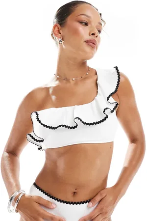 New Look Top de bikini blanco asimétrico con pespuntes de festón de
