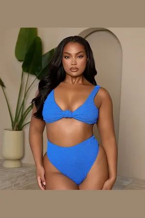 Moda Minx Top de bikini con detalle anudado en la parte delantera de tejido rugoso de Curve x Bernadette Afia