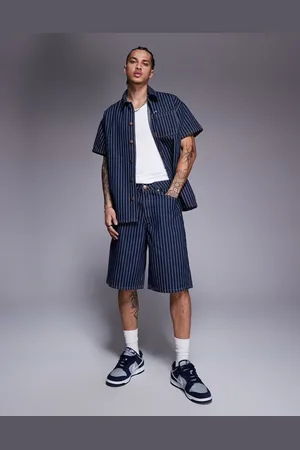 Liquor N Poker Pantalones cortos vaqueros azul oscuro de corte alargado extragrande con raya diplomática de