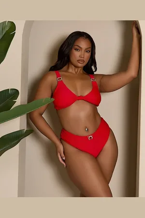 Moda Minx Top de bikini con detalle anudado en la parte delantera y detalle de gema de Curve x Bernadette Afia