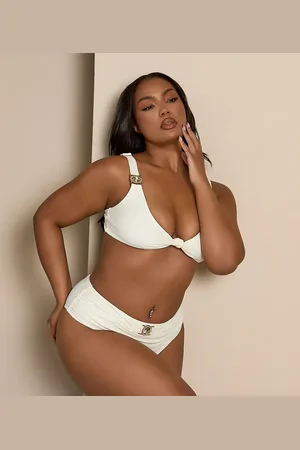 Moda Minx Top de bikini color con detalle anudado en la parte delantera y detalle de gema de Curve x Bernadette Afia-Blanco