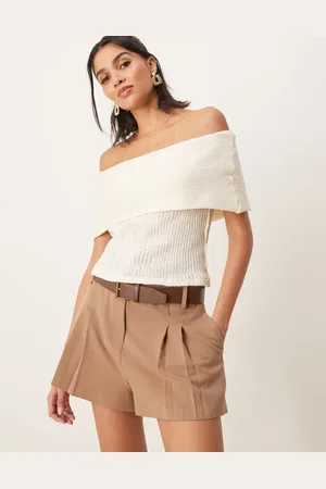 ASOS Pantalones cortos de sastre color moca de talle alto con cinturón de cuero sintético de -Marrón