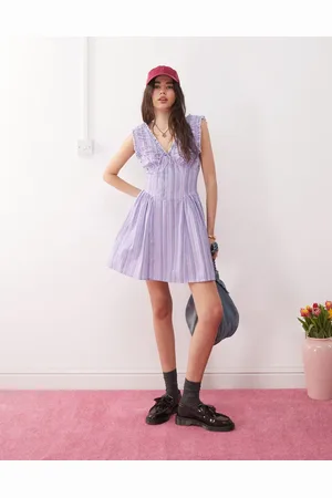 Reclaimed Vestido veraniego morado a con detalles fruncidos de -Multicolor