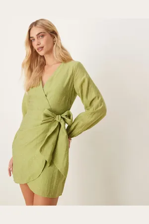 Never Fully Dressed Vestido corto verde cruzado con diseño termosellado de