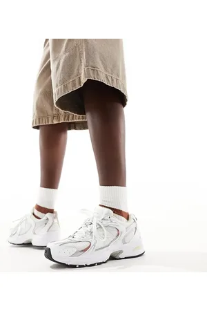New Balance Zapatillas de deporte blancas, plateadas y marrones 530 de