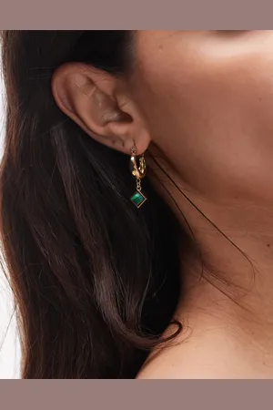 Topshop Pendientes de aro dorados con colgante verde chapados en oro de 24 quilates Evelyn de