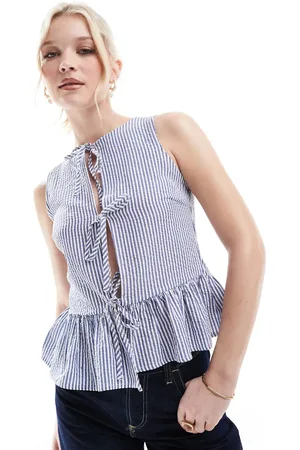 Daisy Street Top azul marino a rayas con lazadas delanteras y sobrefalda de