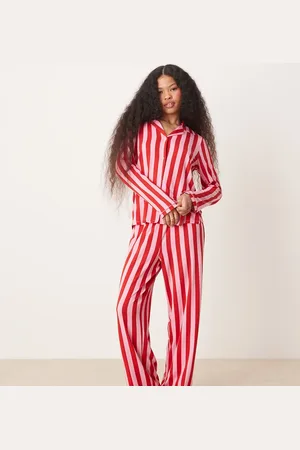 Urban Threads Pijama navideño rosa y rojo a rayas de pantalones y top de manga larga con solapas de poliéster de Petite