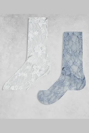 Reclaimed Pack de 2 pares de calcetines tobilleros de color blanco y azul con patrón floral de malla de