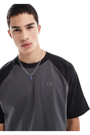 Hollister Camiseta color crema de corte cuadrado con manga raglán, ribetes en contraste y logo de icono de -Neutro