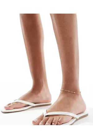 SEQWL Sandalias blancas con tira en el dedo Rooney de