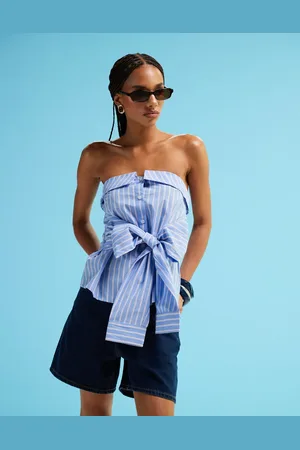 Monki Top azul estilo camisa sin tirantes con raya diplomática rosa y lazada delantera de