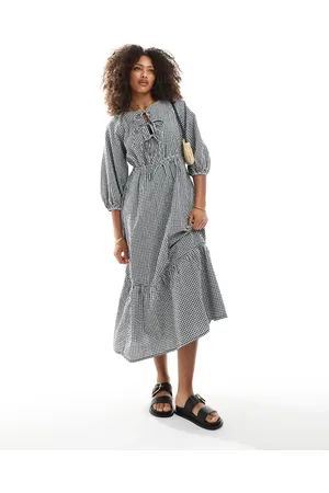 New Look Vestido midi negro a cuadros vichy amplio con lazada delantera de