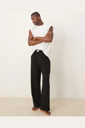 ASOS Pantalones de estar por casa negros de sirsaca con parche de