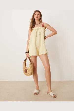ASOS Mono corto amarillo pastel con escote palabra de honor y detalles desflecados de bambula Callie de