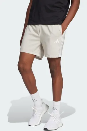adidas Pantalones cortos beis y blancos con 3 rayas Chelsea Essentials de -Neutro