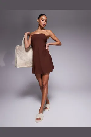 ASOS Vestido corto con vuelo y escote palabra de honor de