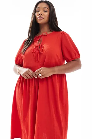 New Look Vestido corto rojo con lazada delantera de tejido efecto rugoso de New Look Curve
