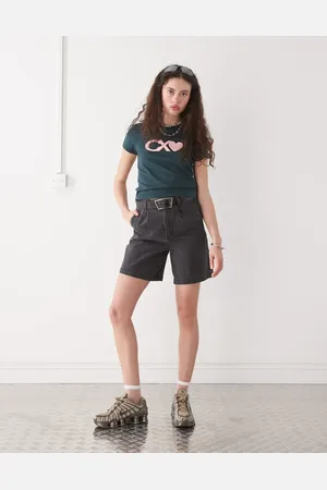 Obey Pantalones cortos vaqueros con lavado negro y pliegues Eli de