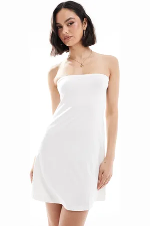 ASOS Vestido corto con escote Bardot y bajo con vuelo de -Neutro