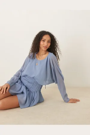 ASOS Mono corto azul empolvado con espalda desbocada y cuerpo plisado de