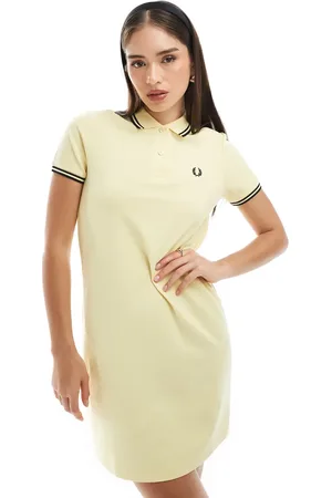 Fred Perry Vestido amarillo y negro estilo polo con ribetes dobles de