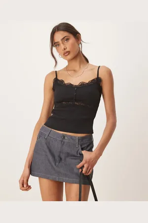 ASOS Top de tirantes de canalé con detalle de botones y encaje de