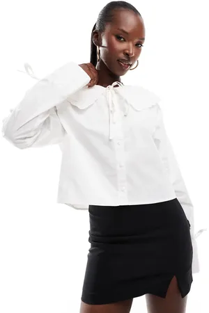 Kaiia Camisa blanca extragrande con solapas y detalle de lazada exclusiva de