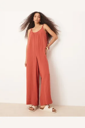 ASOS Mono largo color óxido con cuello ancho y detalle de lazadas trenzadas de tejido doble de -Rojo