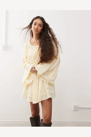 Miss Selfridge Vestido corto amarillo pastel amplio con mangas voluminosas de -Neutro