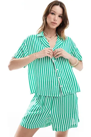 Pieces® Camiseta a rayas verdes y blancas de corte cuadrado y manga corta de (parte de un conjunto)