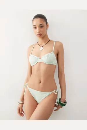 Reclaimed Top de bikini verde pastel con aros y detalle de flores de tejido rizado de