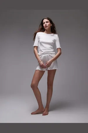 MANGO Pantalones cortos de pijama blancos con volante en el bajo de punto pointelle de (parte de un conjunto)