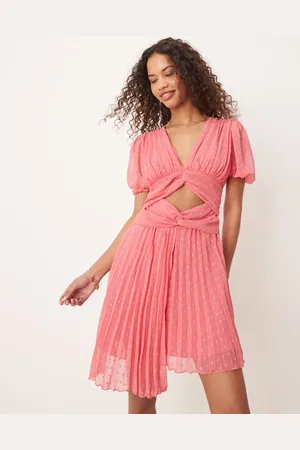 ASOS Vestido corto plisado con cuello de pico y detalle retorcido doble en la parte delantera de