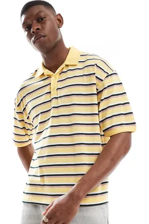 COLLUSION Camiseta amarilla a rayas de corte cuadrado con cuello tipo polo de